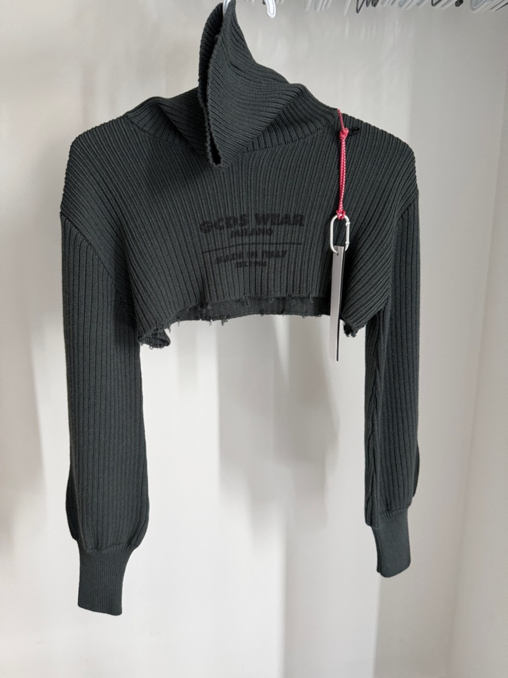 Cropped Ribbed Turtleneck Sweater - Black